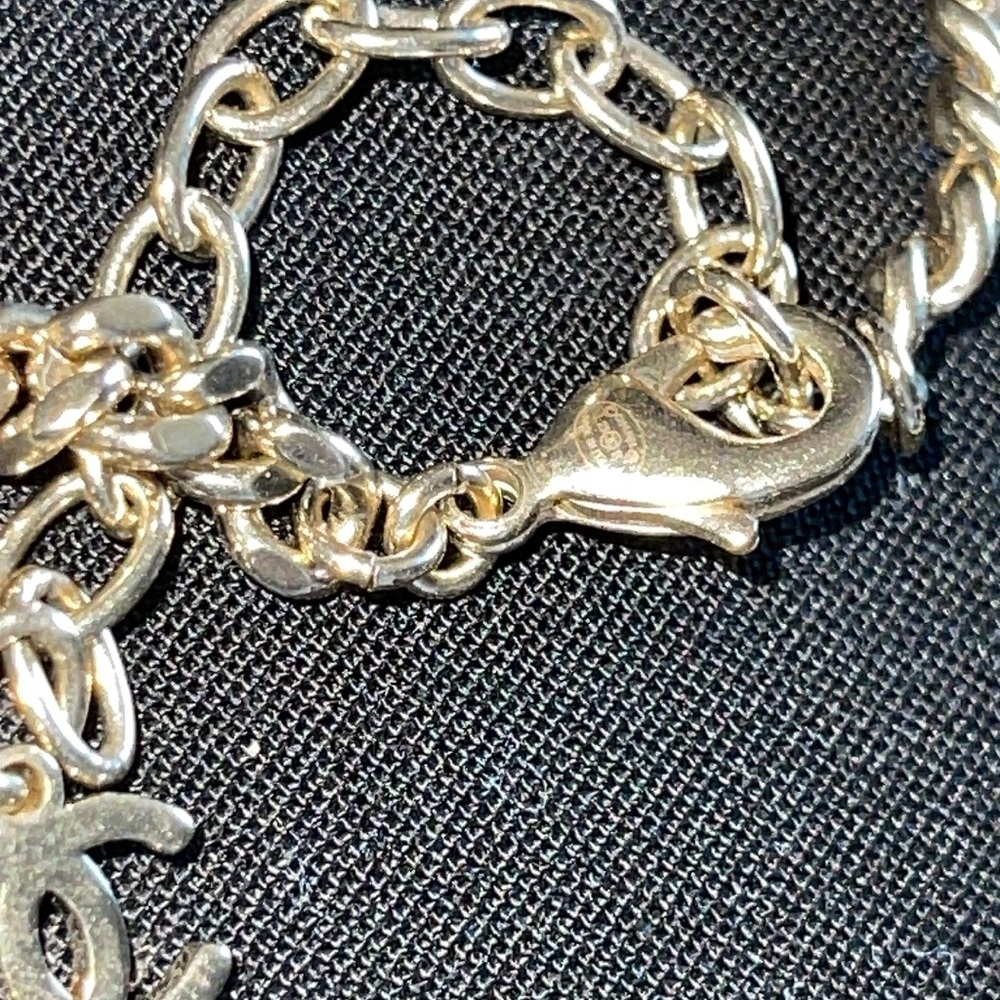 CHANEL excellent condition preloved metal crystal pearl logo necklace gold. - Picture 3 of 13
